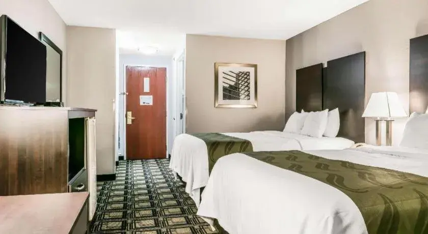 Bed in Suburban Studios Mason Hwy 42 Bed in Suburban Studios Mason Hwy 42