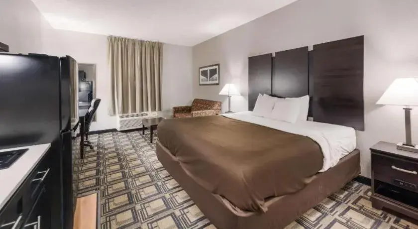 Bed in Suburban Studios Mason Hwy 42 Bed in Suburban Studios Mason Hwy 42