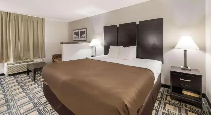 Bed in Suburban Studios Mason Hwy 42 Bed in Suburban Studios Mason Hwy 42