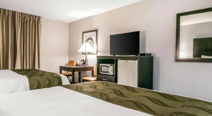 Bed in Suburban Studios Mason Hwy 42 Bed in Suburban Studios Mason Hwy 42