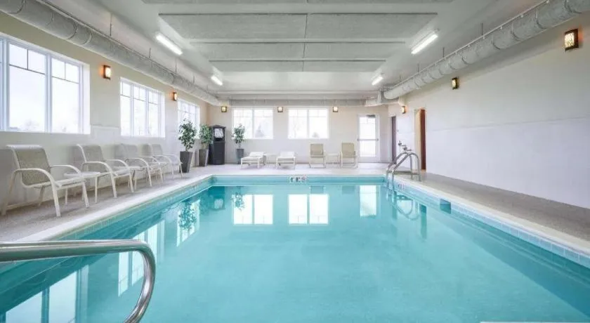 Green Mill Village Hotel & Suites, BW Signature Collection