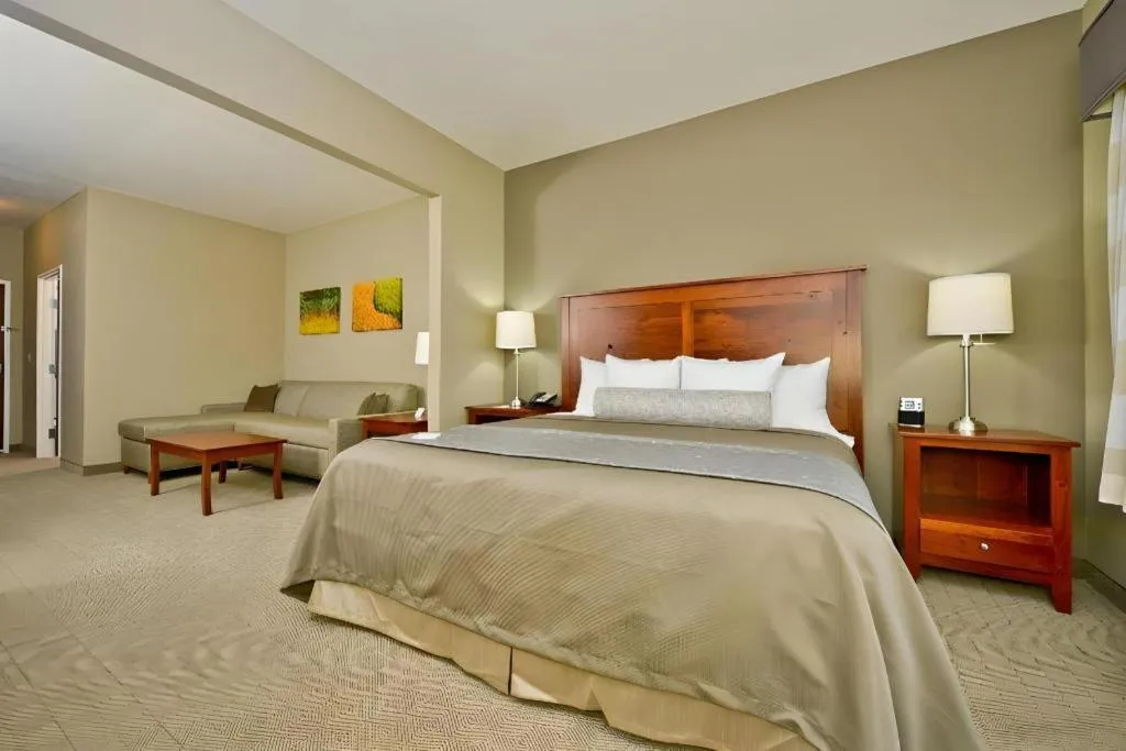 Bed in Green Mill Village Hotel & Suites, BW Signature Collection