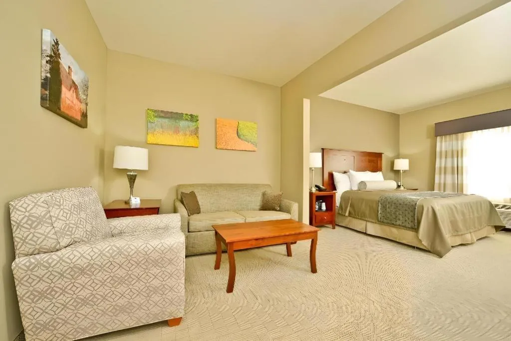 Bed in Green Mill Village Hotel & Suites, BW Signature Collection