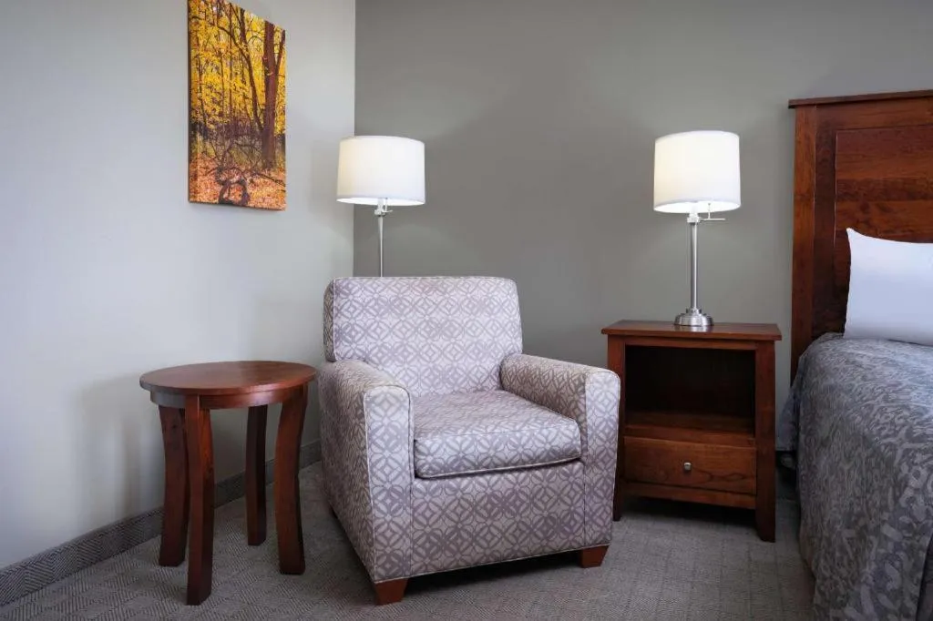 Green Mill Village Hotel & Suites, BW Signature Collection