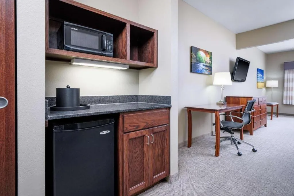 Green Mill Village Hotel & Suites, BW Signature Collection