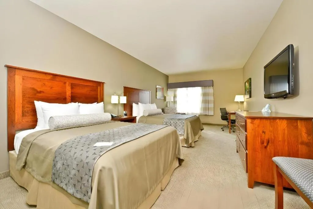Bed in Green Mill Village Hotel & Suites, BW Signature Collection