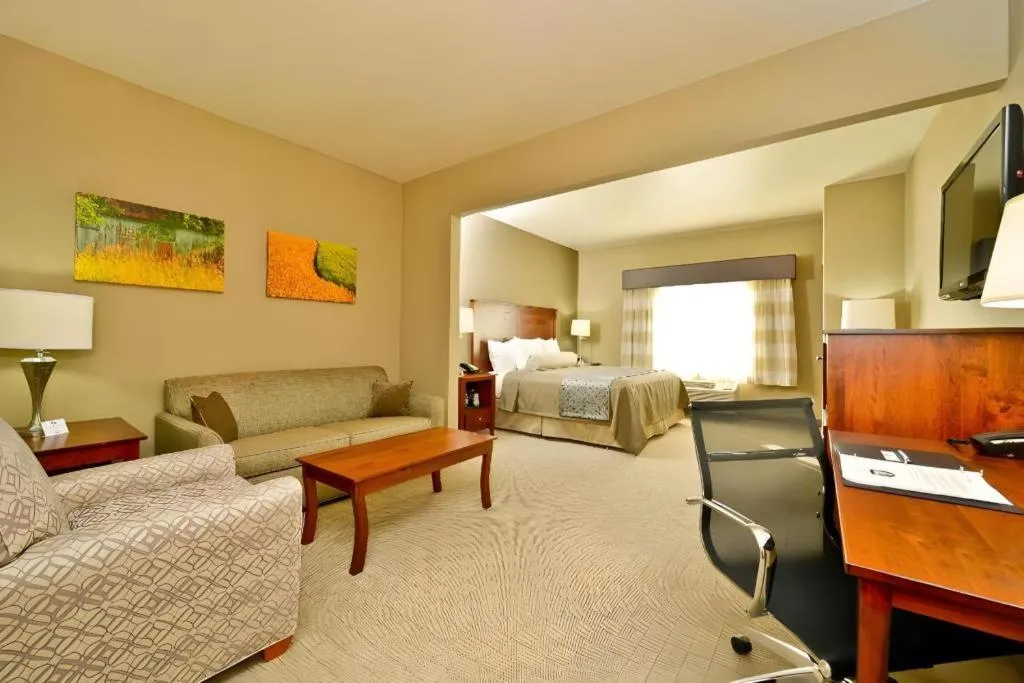 Bed in Green Mill Village Hotel & Suites, BW Signature Collection