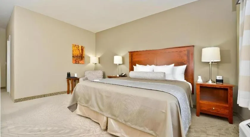 Bed in Green Mill Village Hotel & Suites, BW Signature Collection