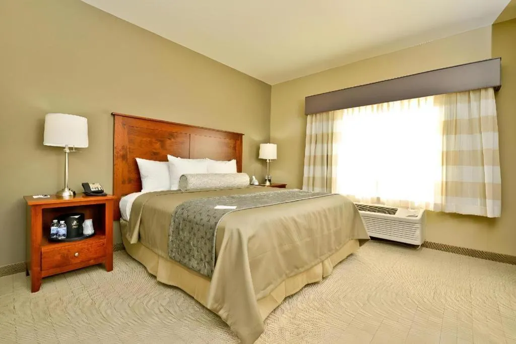Bed in Green Mill Village Hotel & Suites, BW Signature Collection