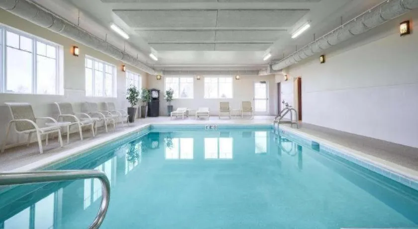 Green Mill Village Hotel & Suites, BW Signature Collection