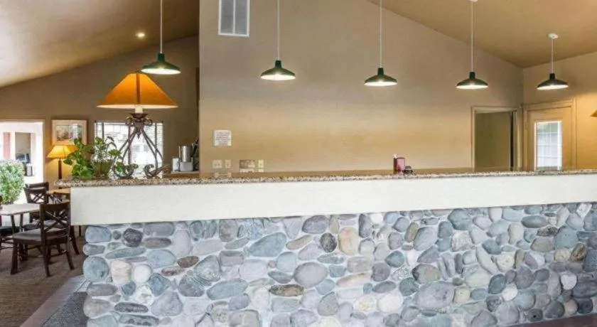 Quality Inn & Suites Minden