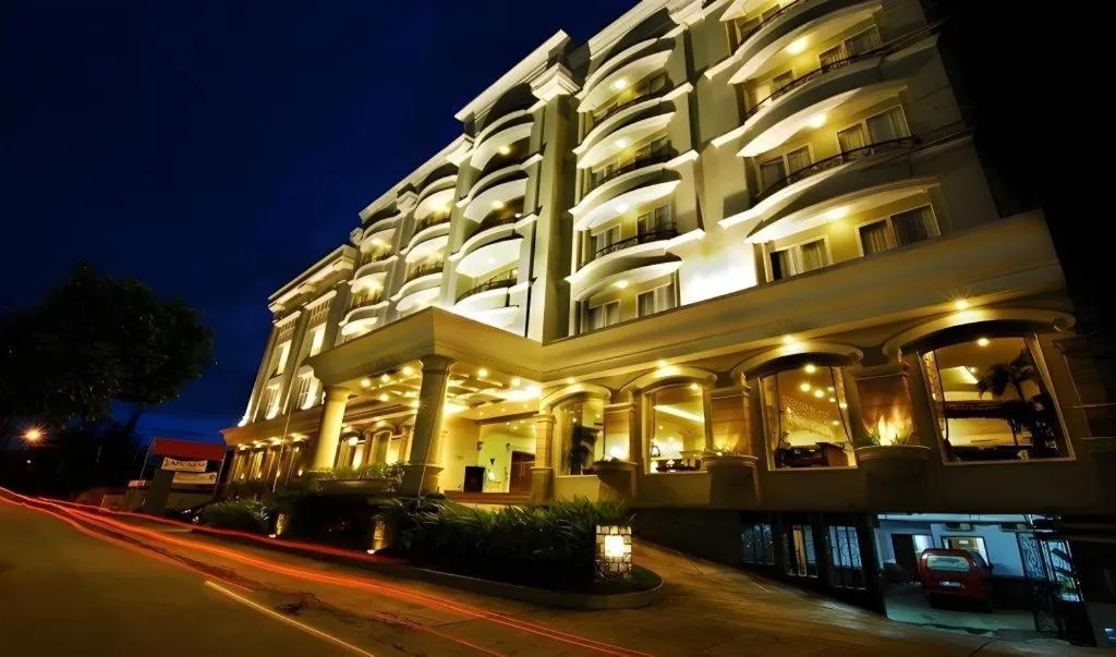 M - Regency Hotel