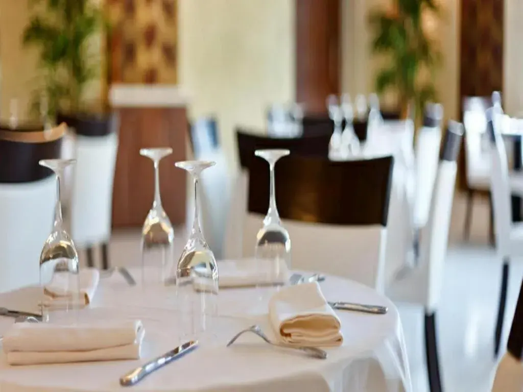 M - Regency Hotel M - Regency Hotel