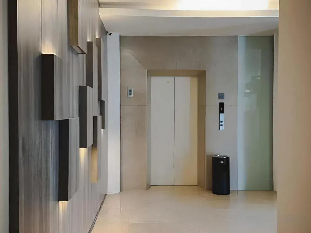 M - Regency Hotel M - Regency Hotel