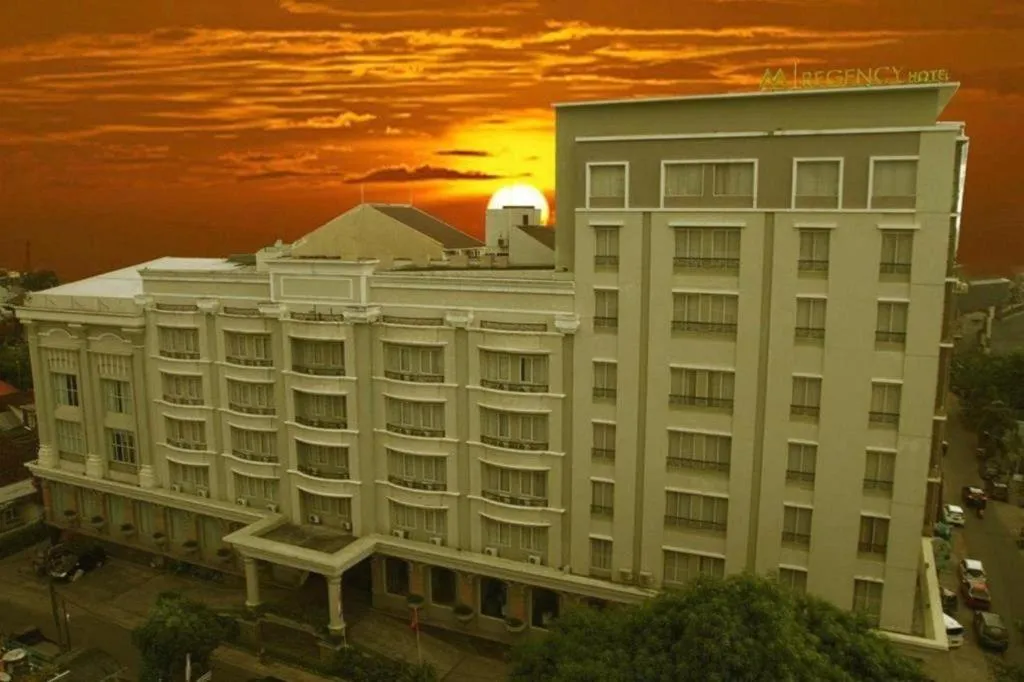 M - Regency Hotel