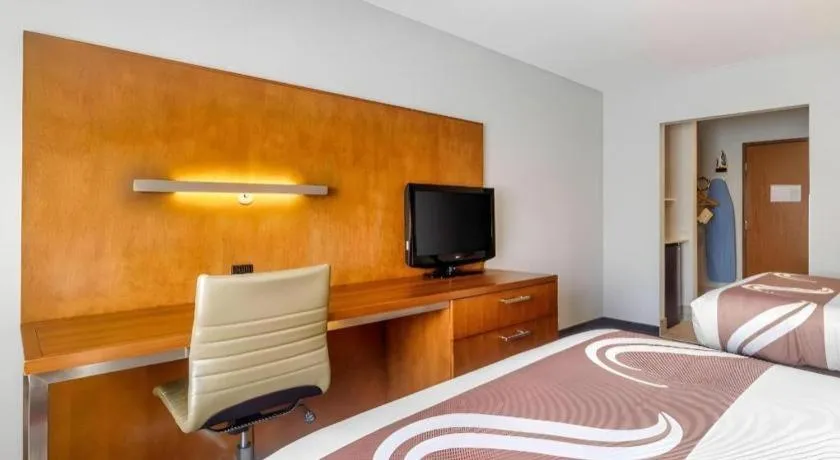 Bed in Quality Inn Danville