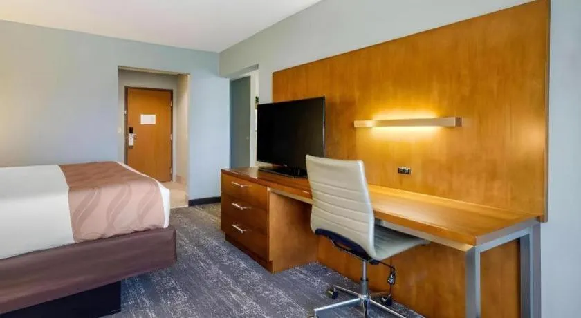 Bed in Quality Inn Danville