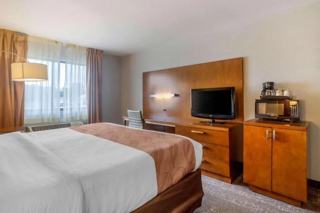 Bed in Quality Inn Danville