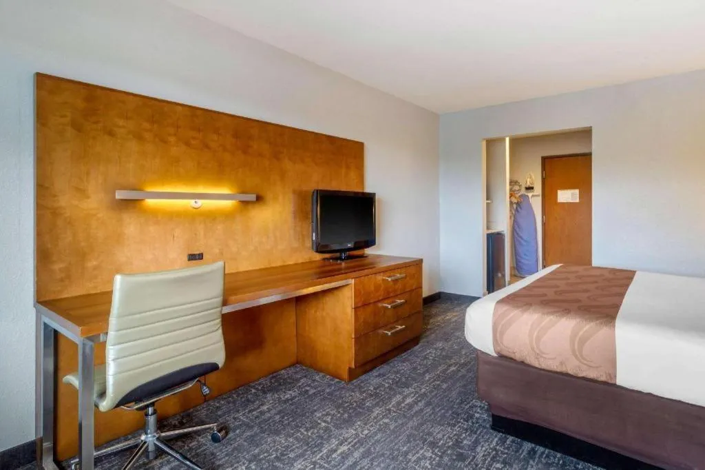 Bed in Quality Inn Danville