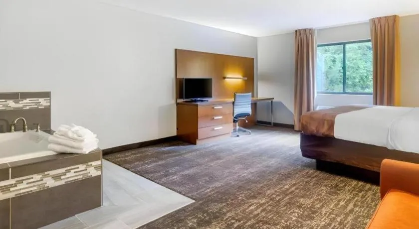 Bed in Quality Inn Danville