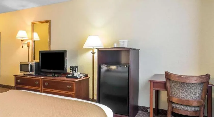 Bed in Quality Inn Danville