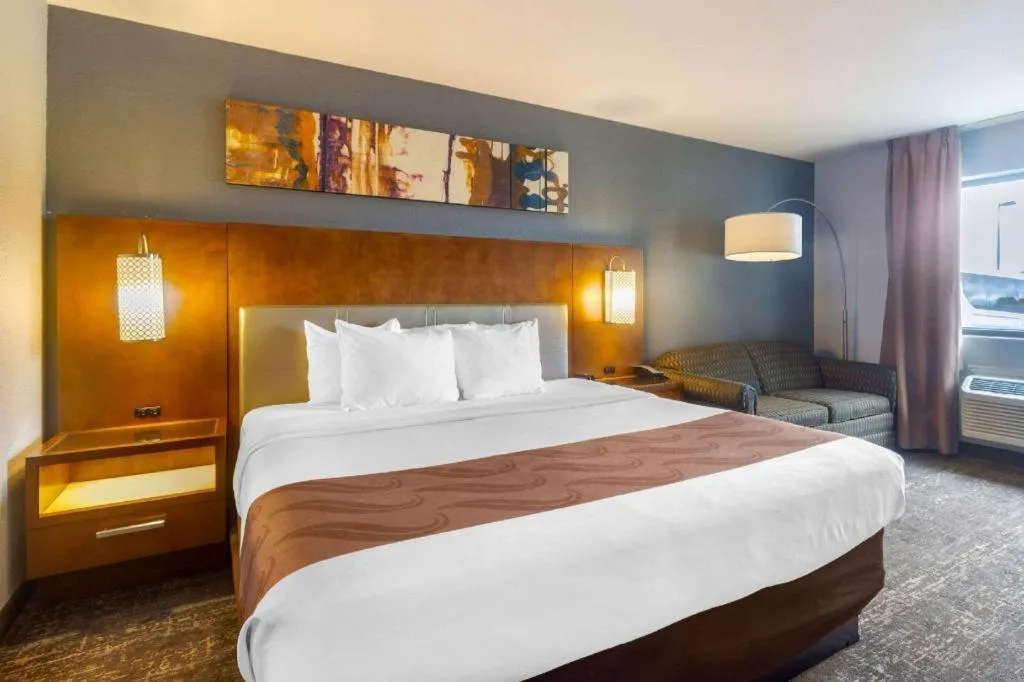 Bed in Quality Inn Danville