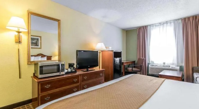 Bed in Quality Inn Danville