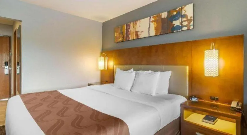 Bed in Quality Inn Danville