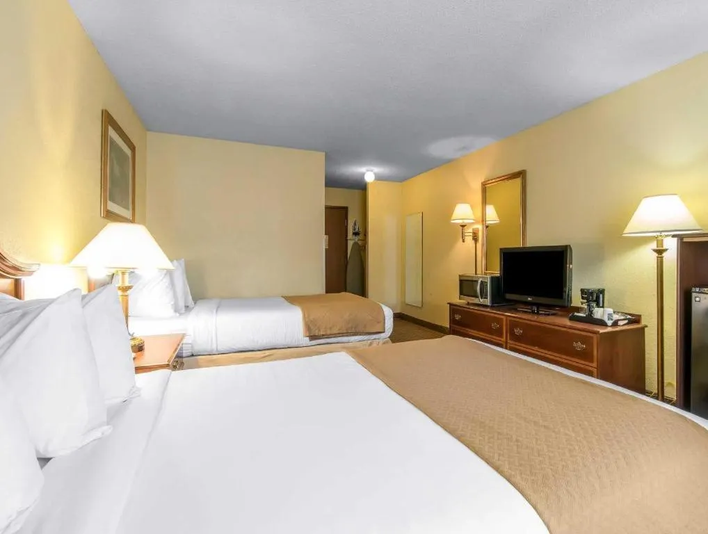 Bed in Quality Inn Danville