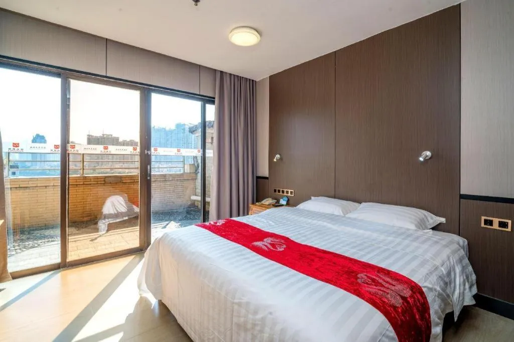 Bed in Nanfang Dasha Hotel