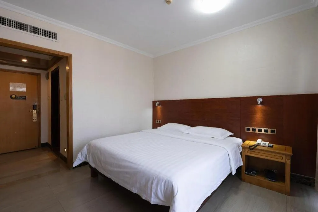 Bed in Nanfang Dasha Hotel