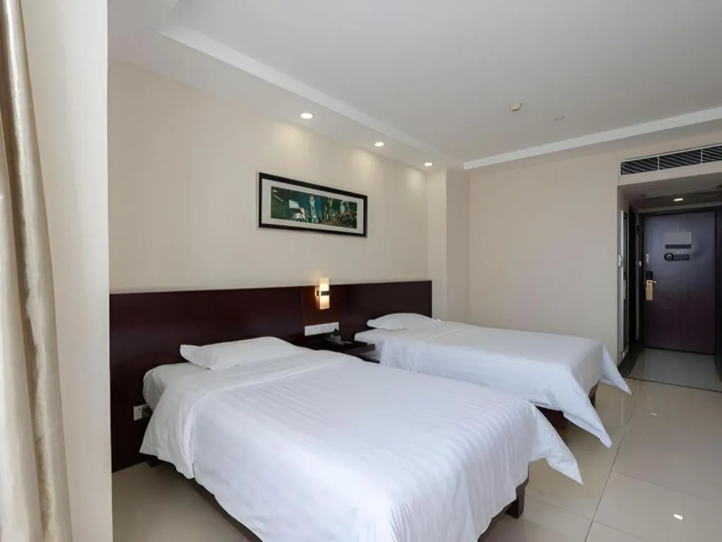 Bed in Nanfang Dasha Hotel