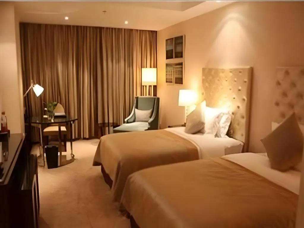 Bed in Dongfang Jianguo Hotel Wuhan