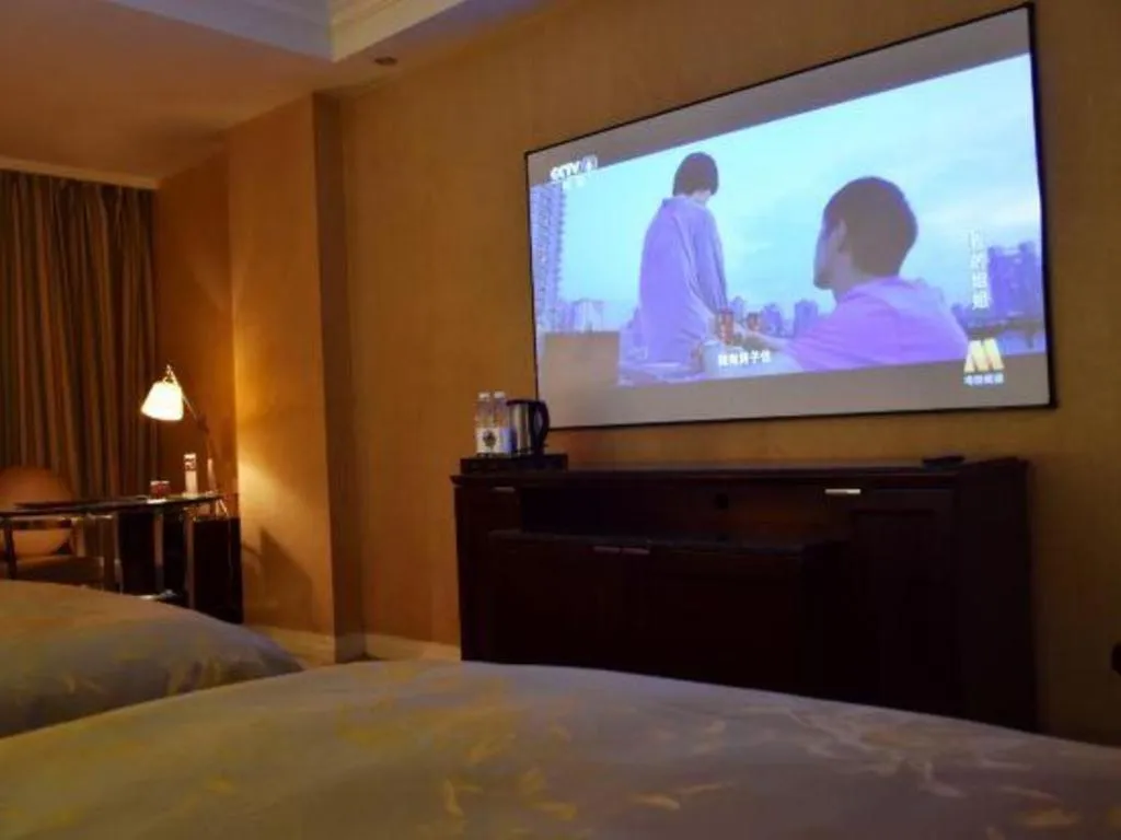 Bed in Dongfang Jianguo Hotel Wuhan