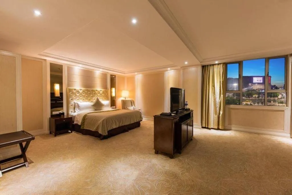 Bed in Dongfang Jianguo Hotel Wuhan