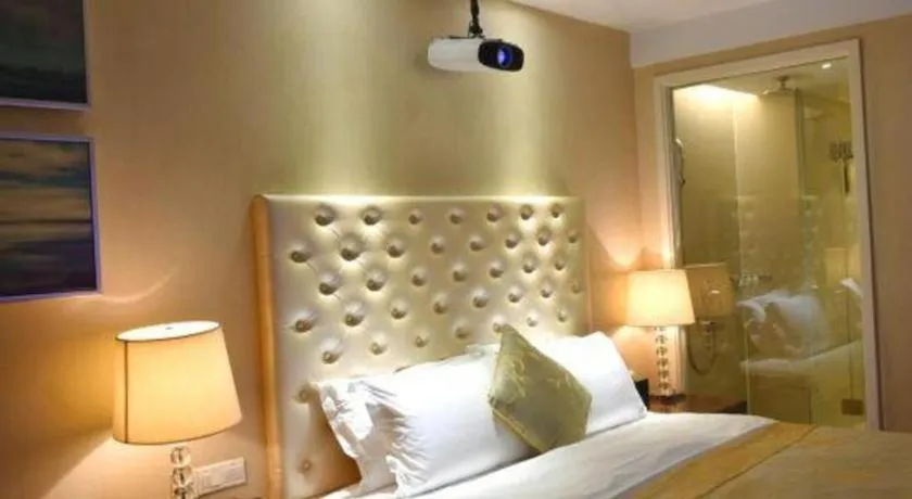 Bed in Dongfang Jianguo Hotel Wuhan