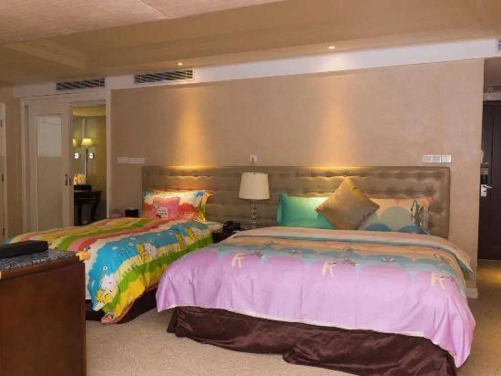 Bed in Dongfang Jianguo Hotel Wuhan
