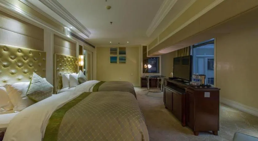 Bed in Dongfang Jianguo Hotel Wuhan