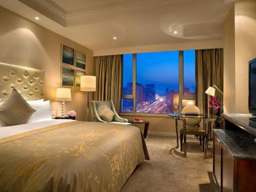 Bed in Dongfang Jianguo Hotel Wuhan