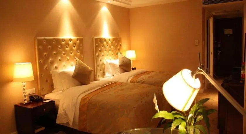 Bed in Dongfang Jianguo Hotel Wuhan