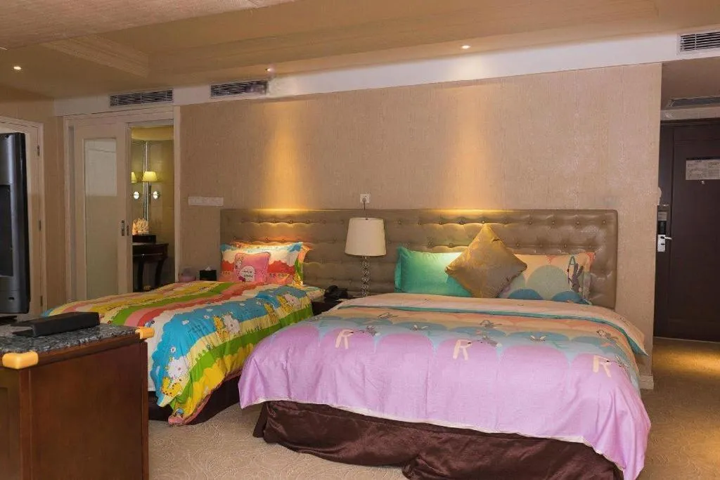 Bed in Dongfang Jianguo Hotel Wuhan