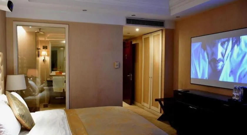 Bed in Dongfang Jianguo Hotel Wuhan
