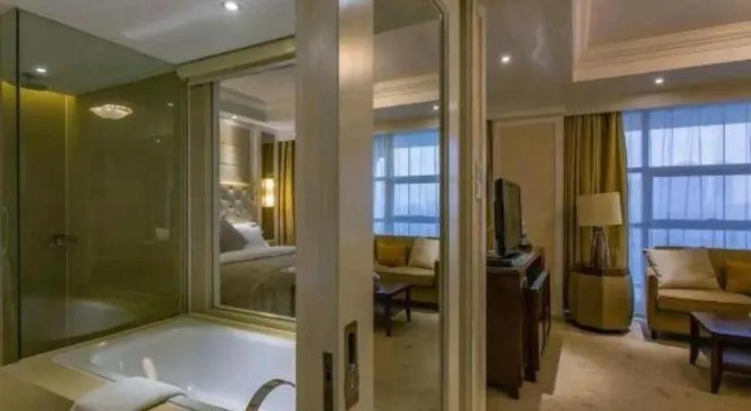 Bed in Dongfang Jianguo Hotel Wuhan