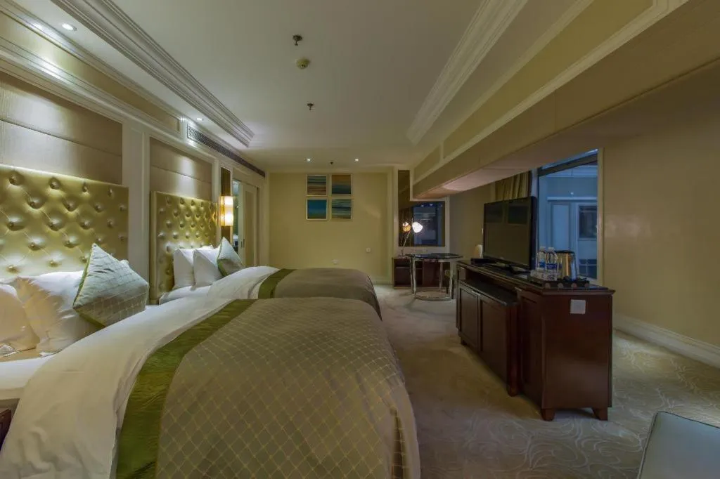 Bed in Dongfang Jianguo Hotel Wuhan