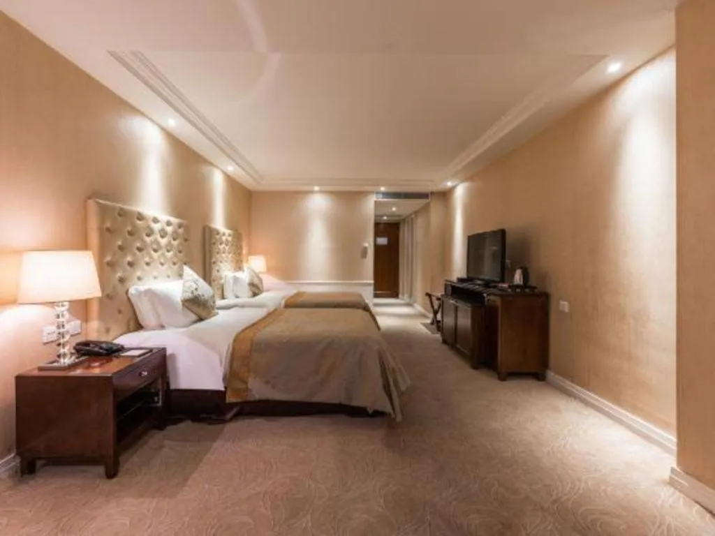 Bed in Dongfang Jianguo Hotel Wuhan