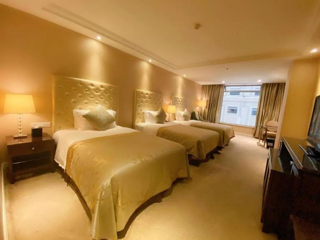 Bed in Dongfang Jianguo Hotel Wuhan