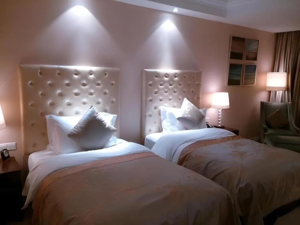Bed in Dongfang Jianguo Hotel Wuhan