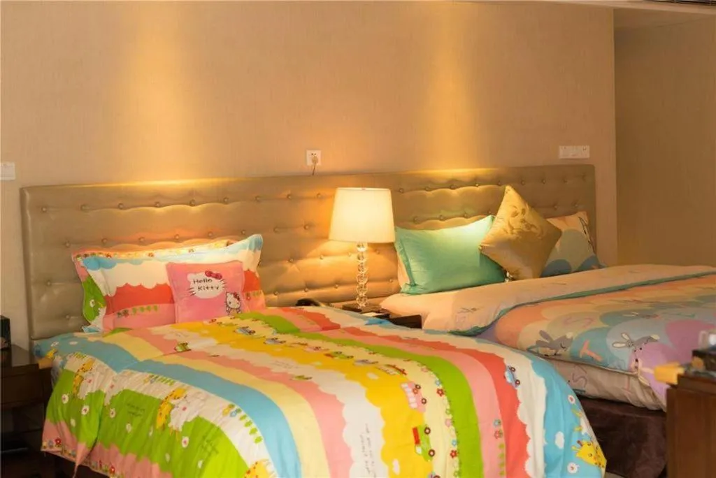 Bed in Dongfang Jianguo Hotel Wuhan