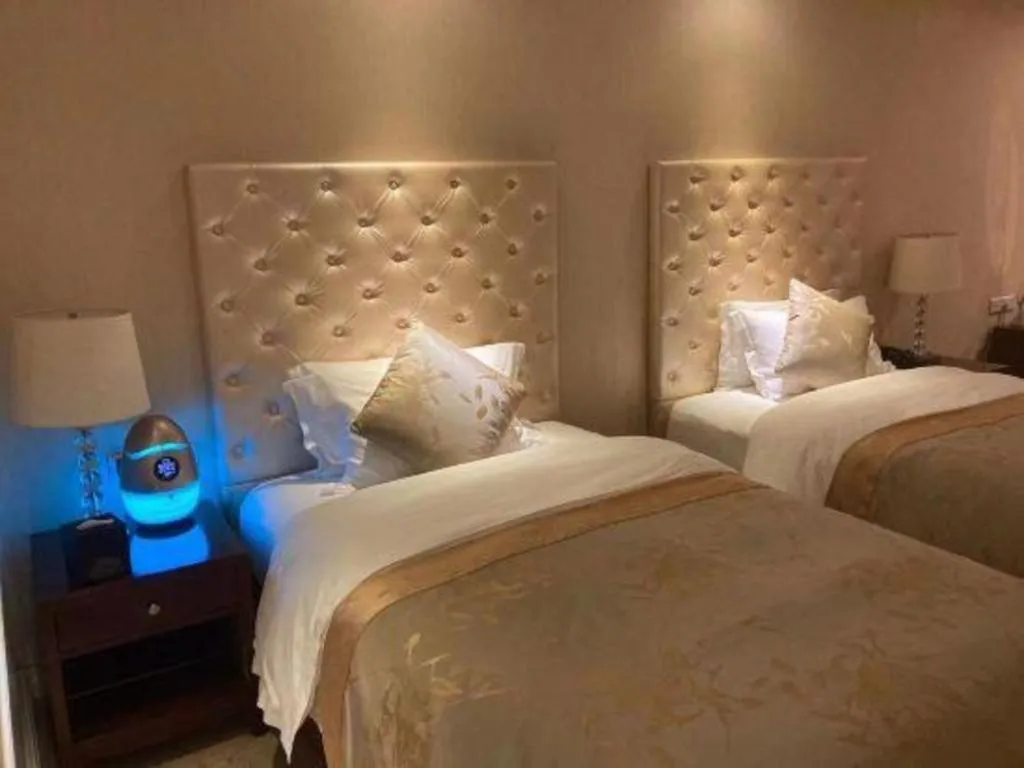 Bed in Dongfang Jianguo Hotel Wuhan