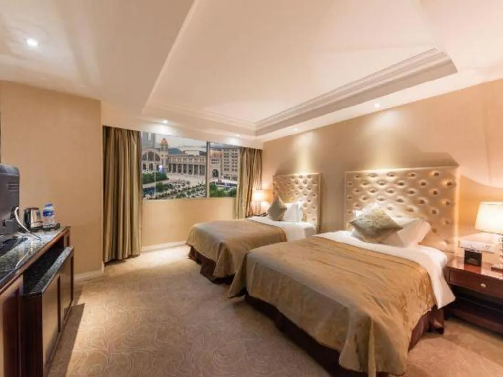 Bed in Dongfang Jianguo Hotel Wuhan